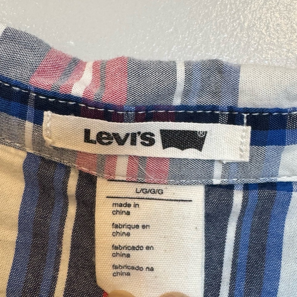 Women’s Levi’s Short Sleeve Flannel - Picture 4 of 6